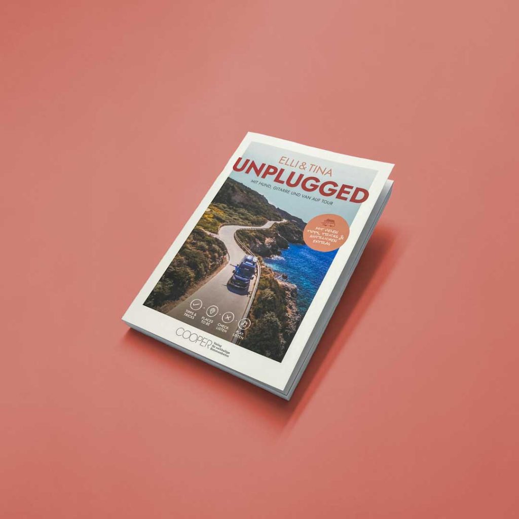 unplugged 3 Buch Elli und Tina unplugged auf rotem Hintergrund